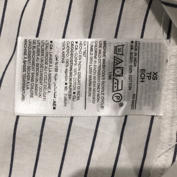 NWT Women’s Old Navy The Classic Shirt size XS - Picture 7 of 7